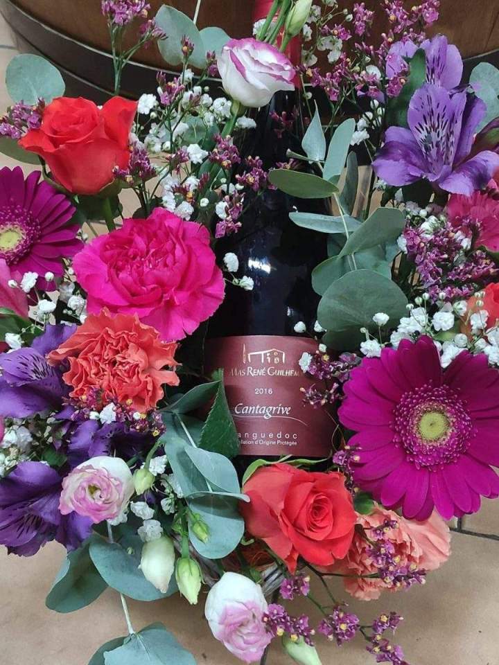 Composition de fleurs et vin Castelnau-le-Lez